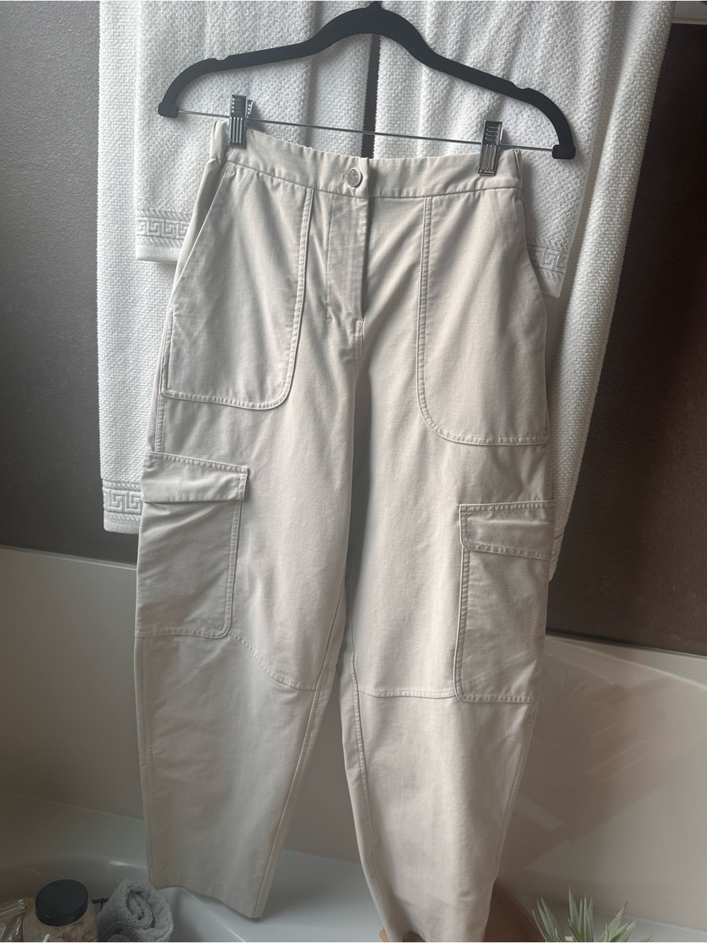 lululemon athletica Cream Cargo Joggers - Women's